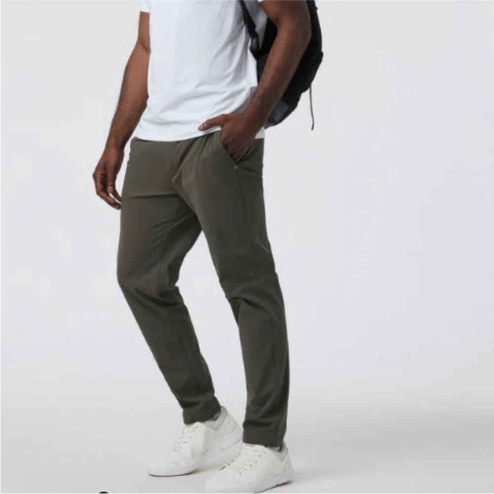 Vuori Mera Elastic Waist Men's Olive Green Chinos Pants S